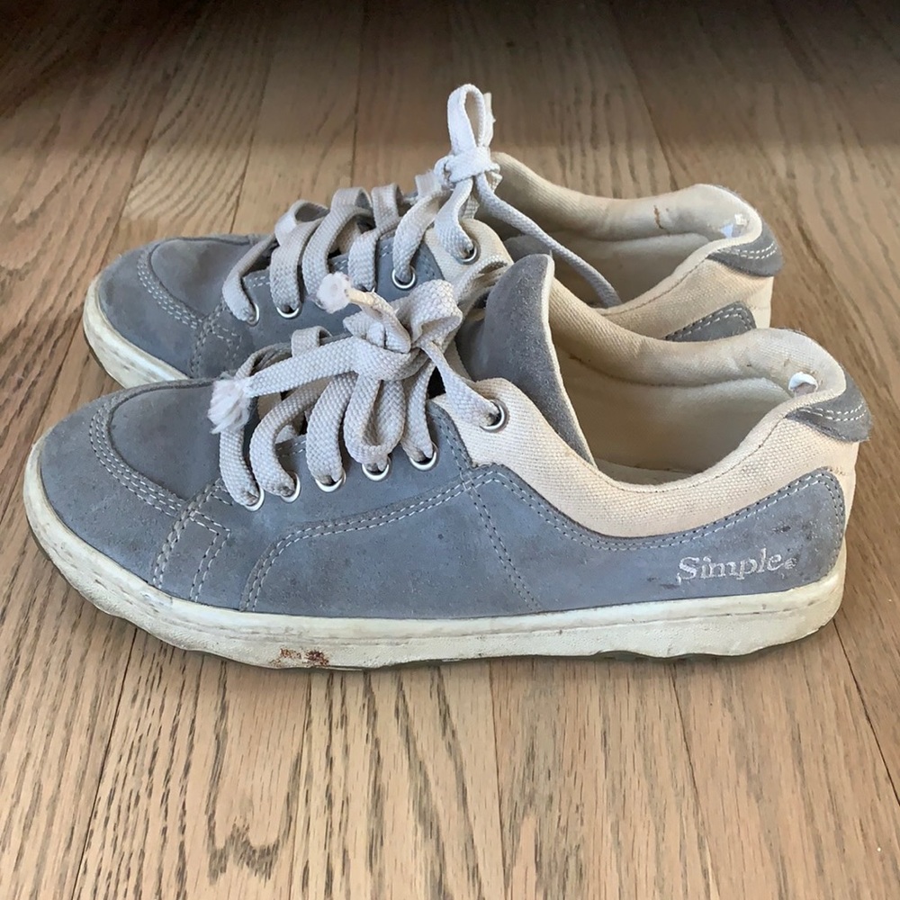 Simple OS sneaker